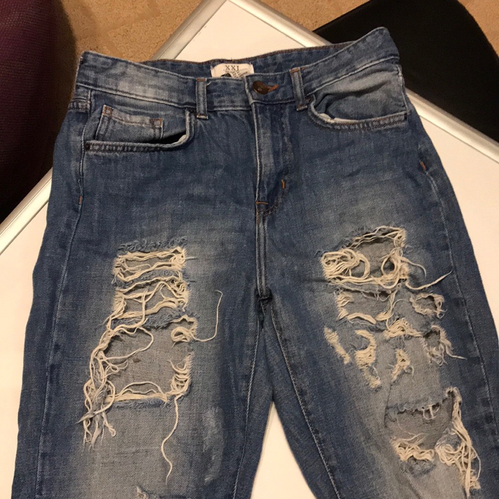 forever 21 ripped boyfriend jeans